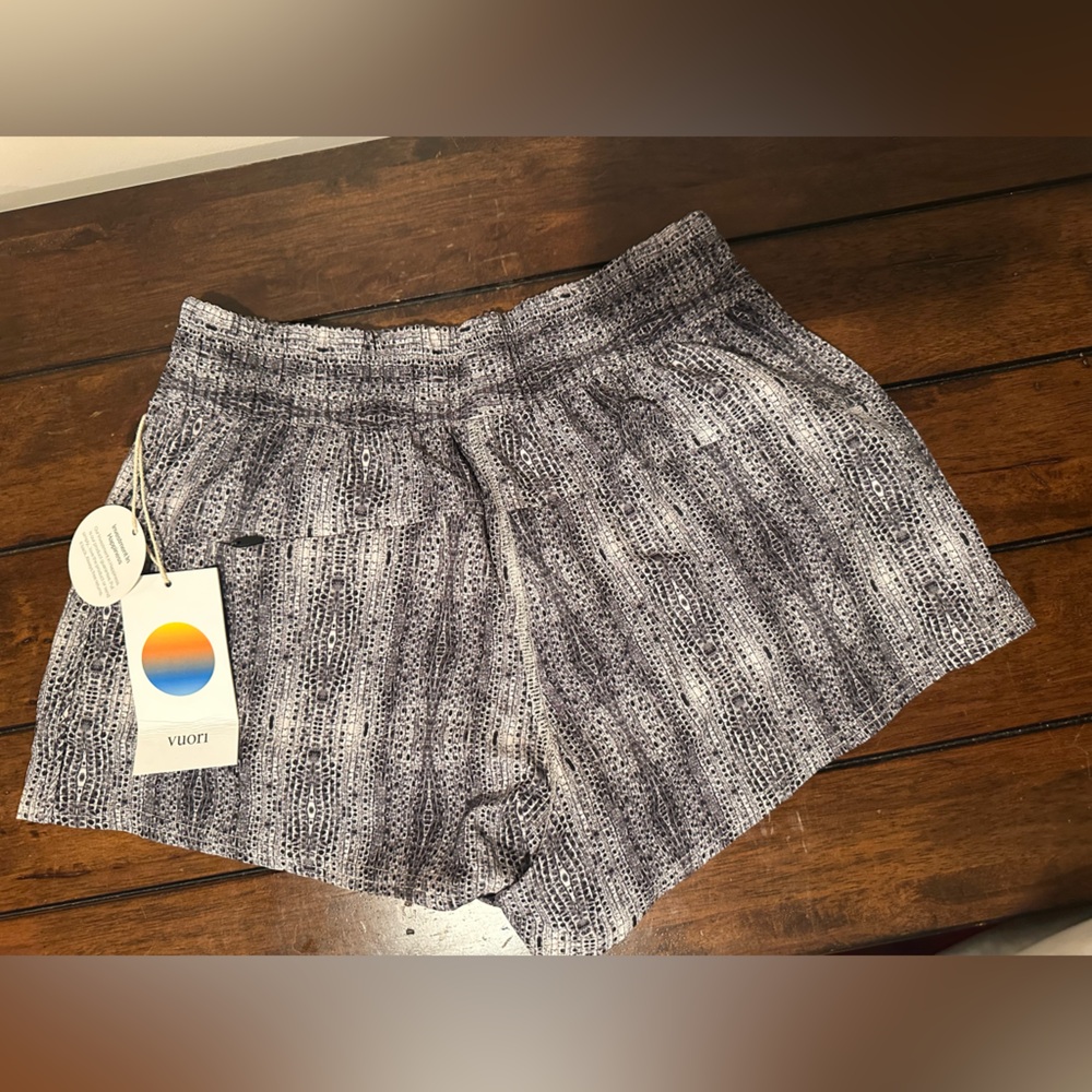 Vuori Dash Short dune snake brand new with tags - Picture 2 of 4